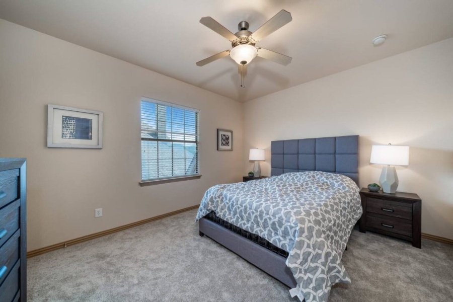 Fully furnished, executive rental with pool in North Dallas, easy access to DFW